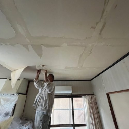 F邸天井クロス貼替2025.11施工中