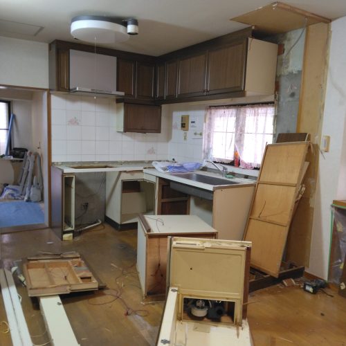 I邸_システムキッチン_施工途中01