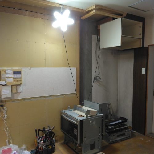 I邸_システムキッチン_施工途中02