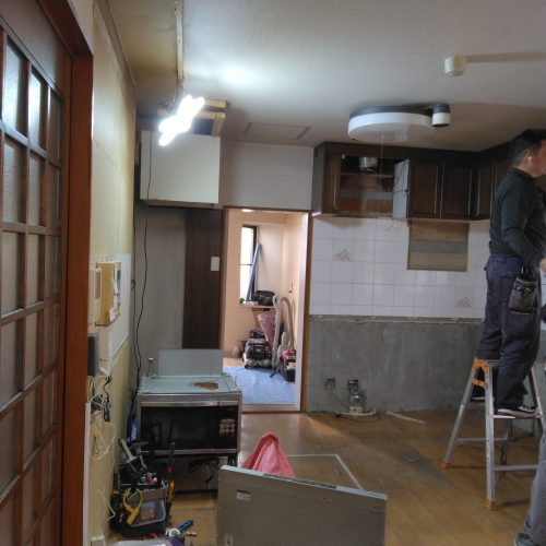 I邸_システムキッチン_施工途中05