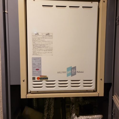 M邸ガス給湯器１前