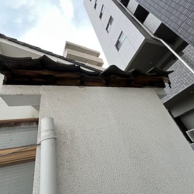 紀伊邸屋根樋前①