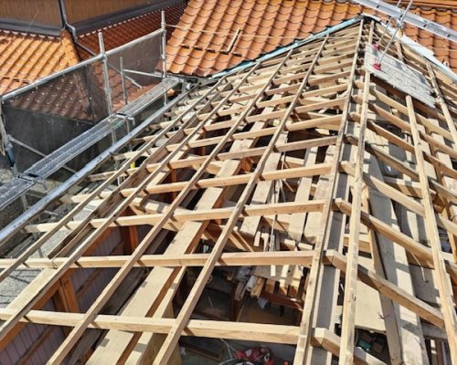 高村納屋屋根１途中