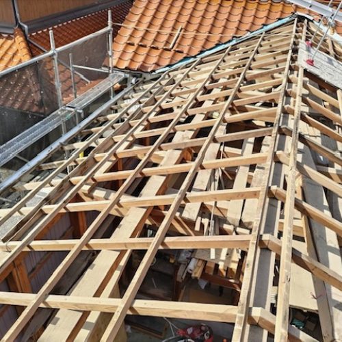 高村納屋屋根１途中